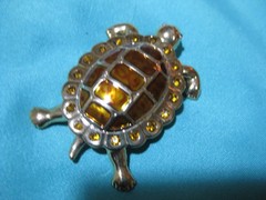 Lauren Conrad Signed Vintage Turtle Pin Gold Tone Honey Colored Enamel brooch