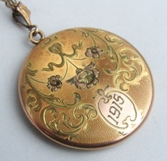 Antique 1915 Fancy Etched Floral Large 1 5/8″ Heavy 23g Locket Pendant Necklace