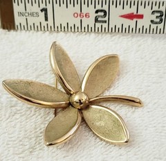Vintage 1955-1969 CROWN TRIFARI Flower Brushed Gold Tone Brooch Pin, Signed