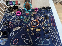 Vintage Jewelry Lot; Wear, Craft & Repair To Excellent Approx 100 Pieces