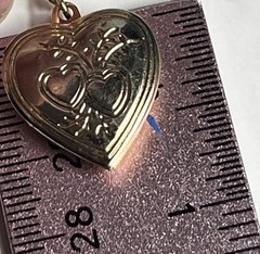 Vintage Flower Double Heart Photo Locket Pendant Necklace 18” Goldtone Chain
