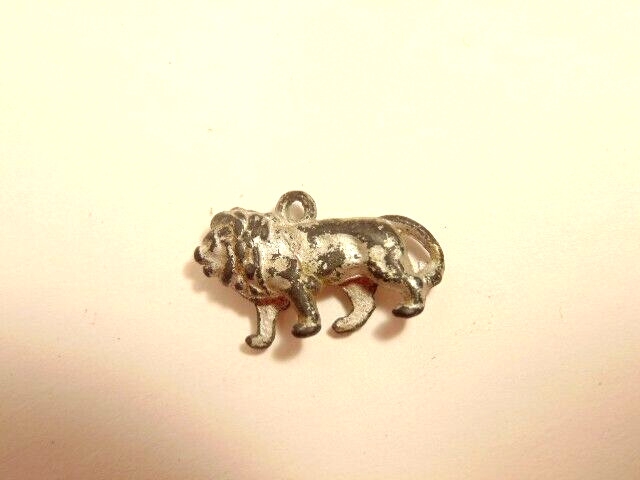 vintage silver-plated Lion shaped metal charm (heavy wear on the silver plating)