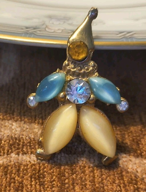 Vtg Rare Blue Yellow Moonglow Lucite Gold Tone Rhinestone Clown Brooch