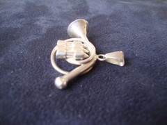VINTAGE STERLING SILVER STAMPED 925 FRENCH HORN 3 DIMENSIONAL/FIGURAL PENDANT