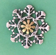 Vintage 1997 Signed LOVE, HOPE, PEACE & JOY Snowflake Brooch In Pewter