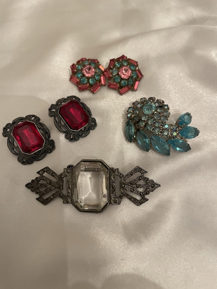 VTG-NOW JEWELRY LOT GLASS Stones Clear Brooch Blue/ Pink Red Earrings Post Clip