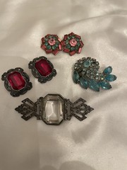 VTG-NOW JEWELRY LOT GLASS Stones Clear Brooch Blue/ Pink Red Earrings Post Clip