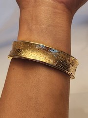 VINTAGE Yellow Gold Tone Floral Engraved Bangle BRACELET (Gold Plated?)