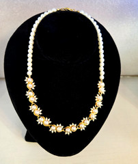 Necklace Elegant Vintage-Style Faux Pearl & Rhinestone Gold Tone Lobster Clasp
