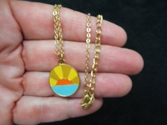 Vintage Contemporary Gold Tone Sunrise Pendant/Necklace