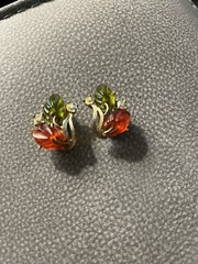 Vintage gold tone faux stone earrings. clip. see pics