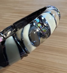 Vtg Joan Rivers Creamy Beige Enamel Rhinestones Gun Metal Tone Stretch Bracelet
