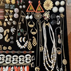 80 Vintage lot jewelry unbranded wearable Trifari Monet Coro Avon Italy Marvella