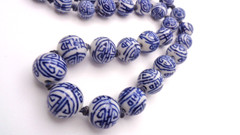 Vintage Chinese Export Hand Knotted Blue & White Graduating Bead Necklace