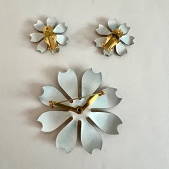 Large Vtg 1960s Gold Tone Navy Blue Enamel Flower Brooch Pin Earrings Set NICE!!