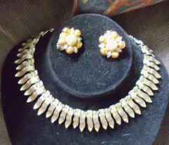Lisner Vintage Jewelry Light Gold Tone Metal Panel Necklace & Unrelated Earrings