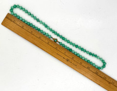 GREEN PEKING GLASS FAUX JADE BEADS NECKLACE HAND KNOTTED ART DECO CLASP 22″ LONG