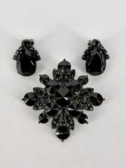 Vintage Weiss Jet Black Rhinestone Crystal Brooch & Clip On Earrings Set
