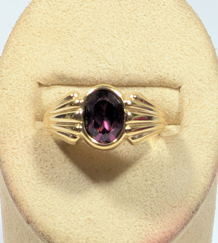 Beautiful Vintage Gold Tone Faux Amethyst Ring Size 7.25