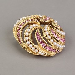 Vintage Rhinestone Brooch BSK Pink Faux Pearls Domed Round Gold Tone 1 5/8″
