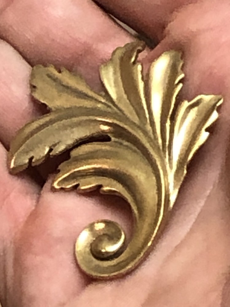 Vintage Signed MMA 1995 Metropolitan Museum of Art Gold Tone Leaf Pin MA 051522@