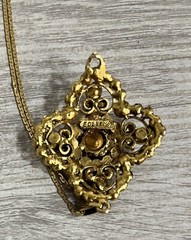 Beautiful Vintage Edlee Pendant w/ 17” Gold Necklace Chain 4A
