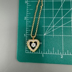 Vintage Rhinestone Heart Pendant Necklace Gold Tone Clear Crystals 16″ Chain