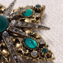 VTG ART Star Snowflake Brooch Green Glass Cab 4.5cm Holiday Christmas Gift