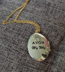 AVON Photo Locket Necklace, Beautiful Tree Design, Unique Jewelry, Gold Toned