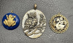 Vintage Mixed Animal Pendant Lot Gold Tone Owl Frog Swan 3 Piece Costume Jewelry