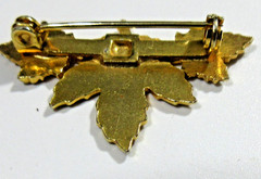 VTG WINDSOR METAL FALL AUTUMN MAPLE LEAF Brooch pin red green orange gold tone