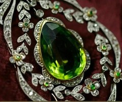 2.6Ct Pear Lab Created Peridot Diamond Women’s Brooch Pin 14K White Gold Plated
