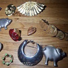 Vintage mixed Costume Jewelry brooch Lot + Etc Rhinestones Hair barrettes Charms