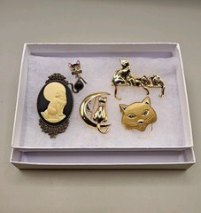 Vintage Witchy Cat Brooches Lot 5 MCM Mini Kitten Cat Moon Hanging Pin Halloween