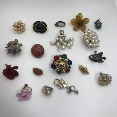 Vintage Singles Mismatched Clip On Earrings Lot MCM Some signed / No Brand