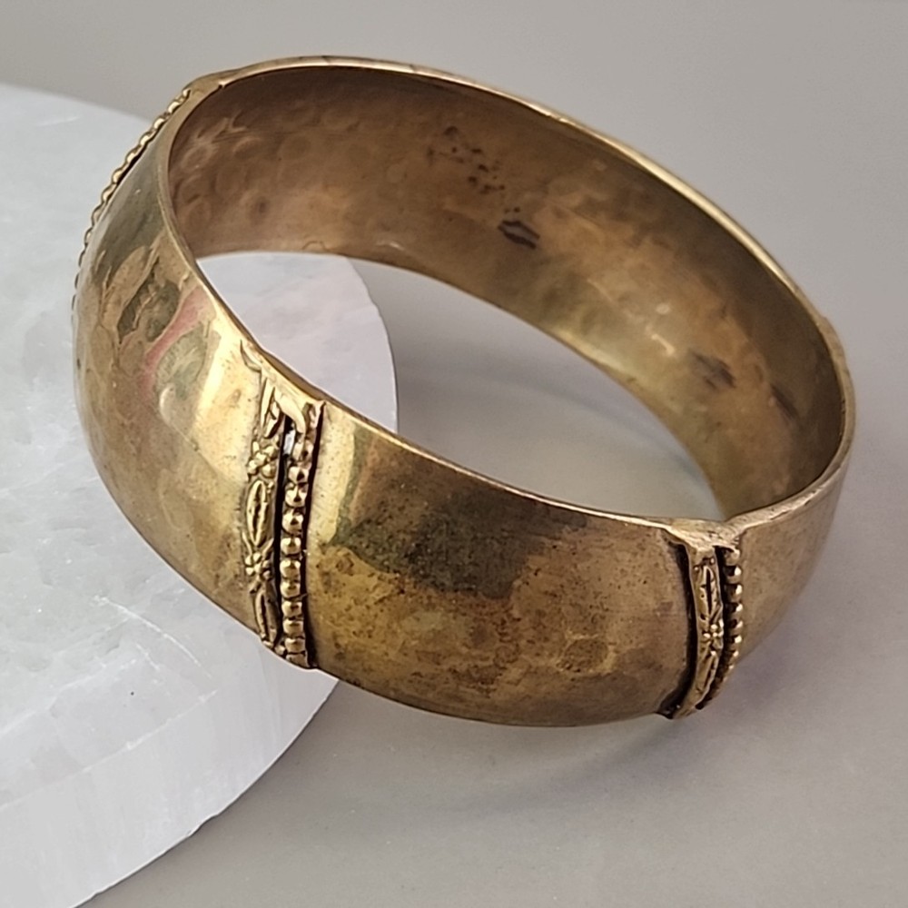 Vintage Bangle Bracelet Hammered Domed 24mm Bead Accent Gold Tone 8.25″
