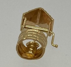 14k Yellow Gold Wishing Well Charm Articulated C31