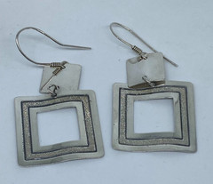 Vintage beautiful earrings Silver 925 Ukraine. Women’s jewelry. Weight 3.51 g.