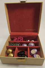 Vintage Craftsman Jewelry Box With 7 Pairs Clip/Screw Earring 1950’s-1960’s Sets