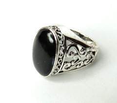 VTG WOMENS 925 STERLING SILVER BLACK ONYX RING SZ 8. TOP: 21mm X 14mm wide