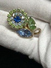 Vtg WEISS Signed Rhinestone Brooch Earrings Set Blue Green Floral Demi Parure