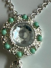 Avon SHB Steele Magnolias Long Green Cabochon Pendant Necklace 33