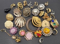 Lot Of SINGLE Earrings Mostly Vintage Clip Hobby Craft Harvest Some Signed J46i