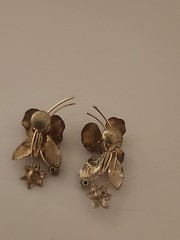 Vtg 60s Goldtone Purple Enamel Faux Pearls Floral Leaf Screw Back Earrings