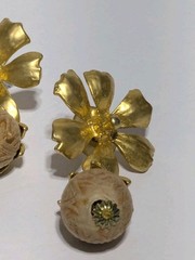 Vintage Gold Tone Flower & Wood Bead Stud Dangle Earrings 2″. BOHO. 70’s.