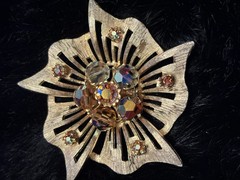 Vintage Flower Brooch Gold Tone Expan brand Crystal Rhinestones 2 in