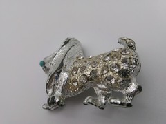Vintage dog animal brooch pin silver-tone base metal turquoise color nose