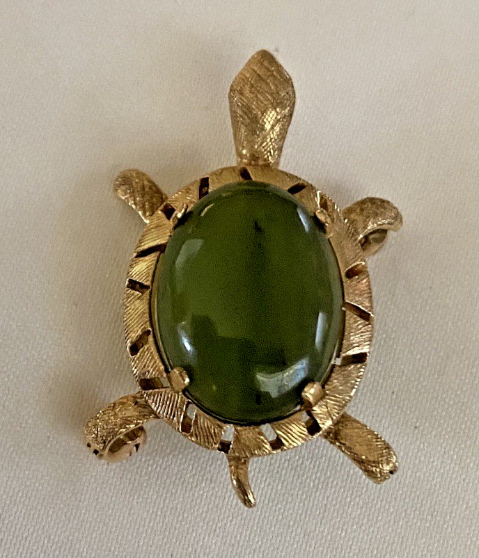 VINTAGE DESIGNER KARBRA 3.00ct JADE 14K YELLOW GOLD TURTLE BROOCH PIN 6 GRAMS