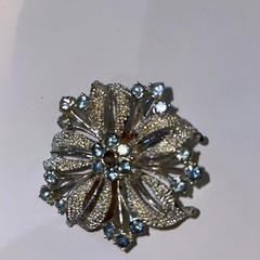 Silver-tone flower brooch w/ pale blue stones (center stone missing)–preowned