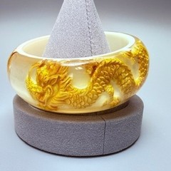 Chunky Vintage Asian Dragon White and Gold Lucite Bangle Bracelet 7.5″ Boho